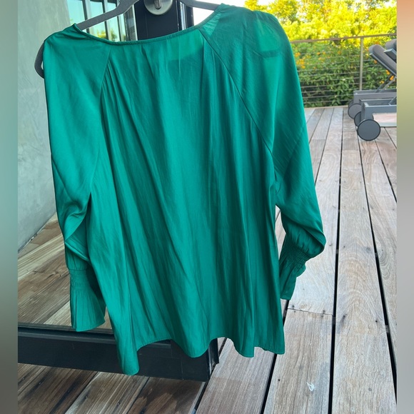 NWT J.Jill Silky Open-Shoulder Meadow Green Smocked Sleeve Blouse XLP - Picture 5 of 12